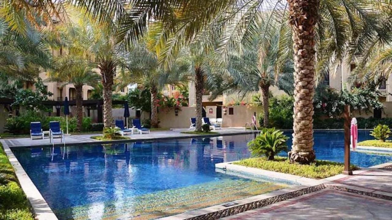 Апартаменты Trophy 2Br Aladdin Estate W Burj Khalifa View Дубай Экстерьер фото