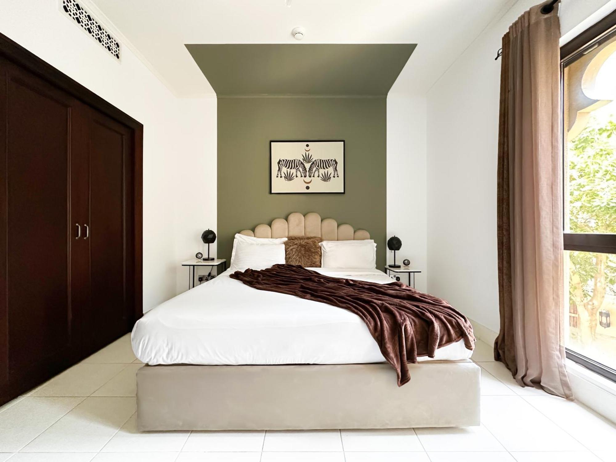 Апартаменты Trophy 2Br Aladdin Estate W Burj Khalifa View Дубай Экстерьер фото