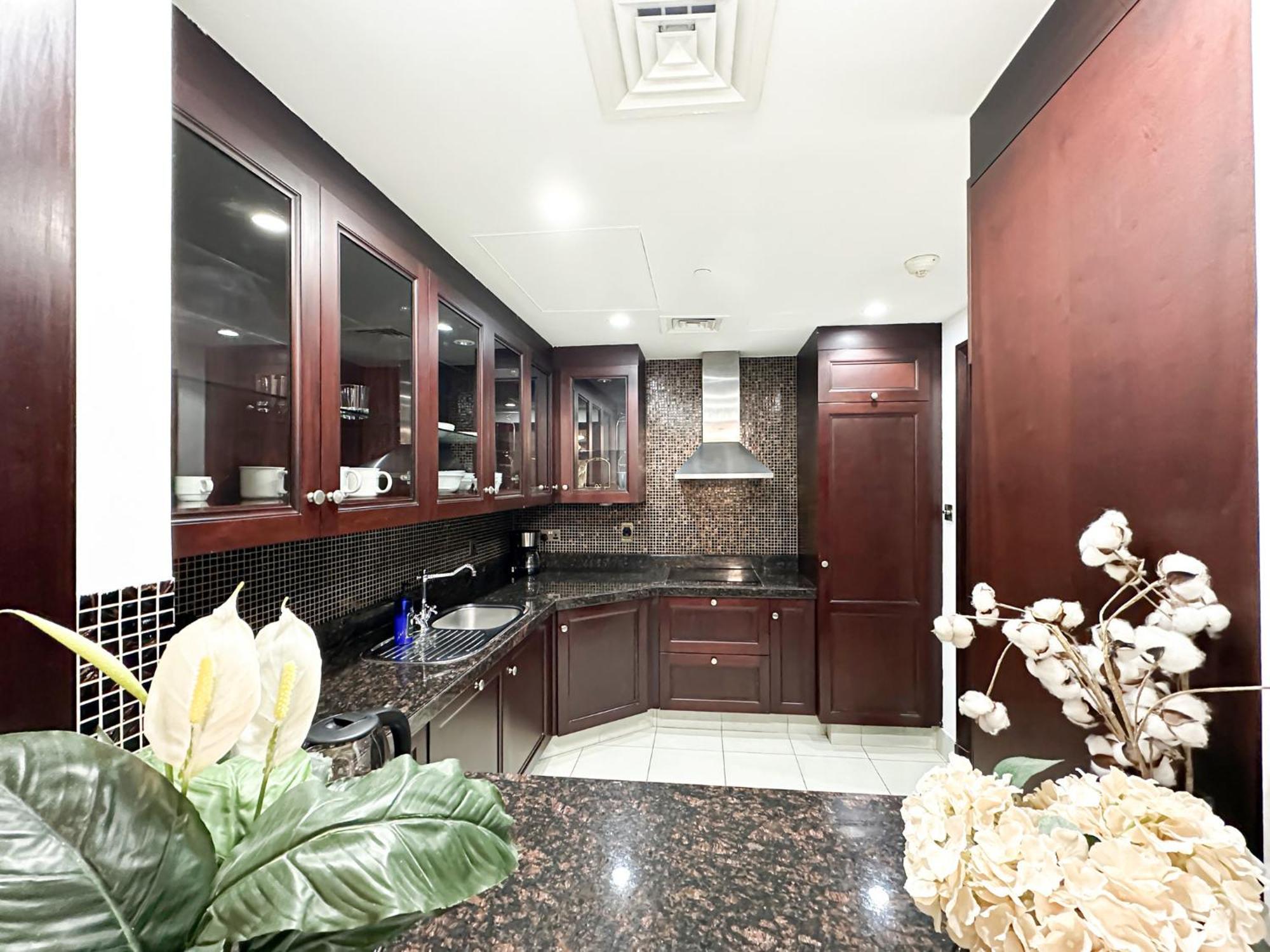 Апартаменты Trophy 2Br Aladdin Estate W Burj Khalifa View Дубай Экстерьер фото