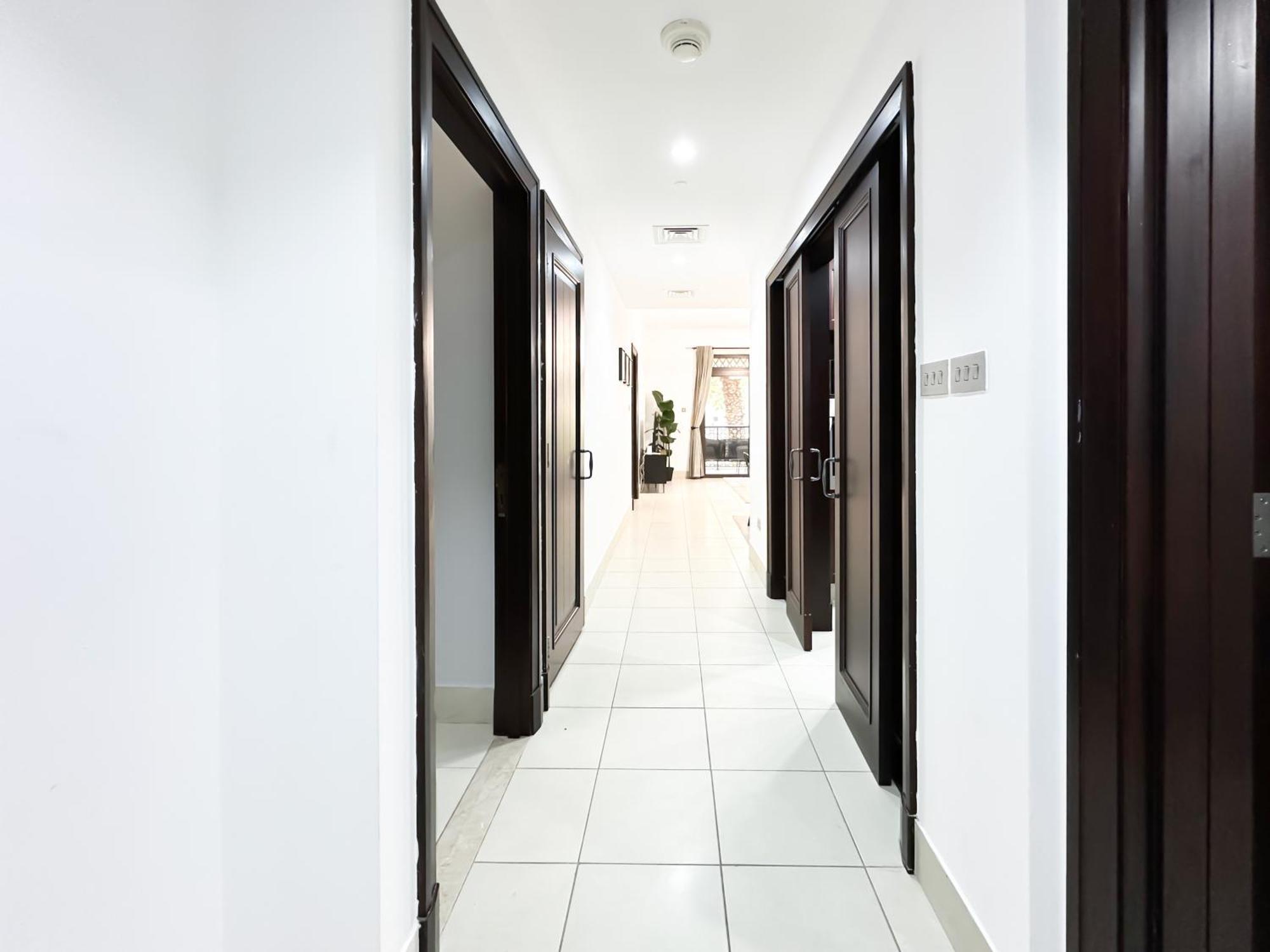 Апартаменты Trophy 2Br Aladdin Estate W Burj Khalifa View Дубай Экстерьер фото
