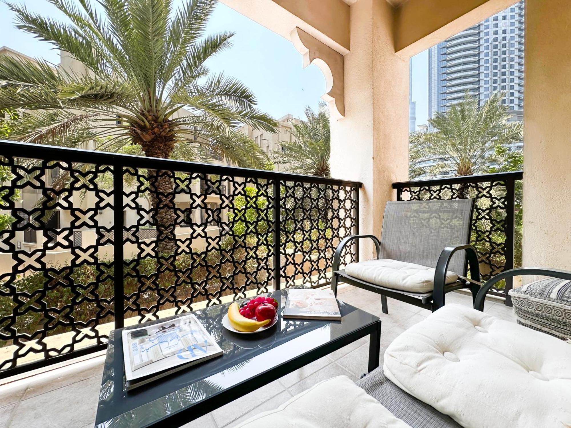 Апартаменты Trophy 2Br Aladdin Estate W Burj Khalifa View Дубай Экстерьер фото